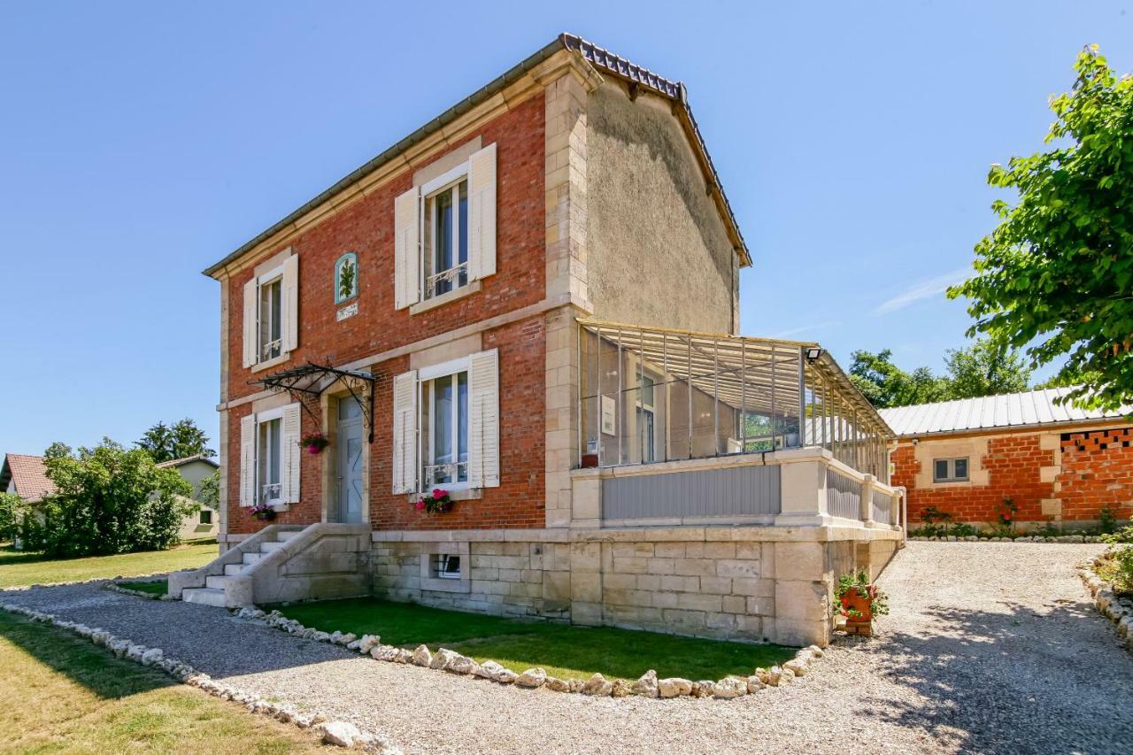 Maison Qui S'Y Frotte S'Y Pique Robert-Espagne Εξωτερικό φωτογραφία